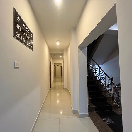 Le Hotel Host Tiruchirappalli Ngoại thất bức ảnh