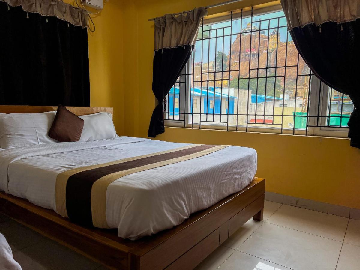 Le Hotel Host Tiruchirappalli Ngoại thất bức ảnh