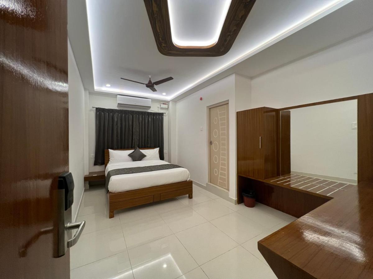 Le Hotel Host Tiruchirappalli Ngoại thất bức ảnh