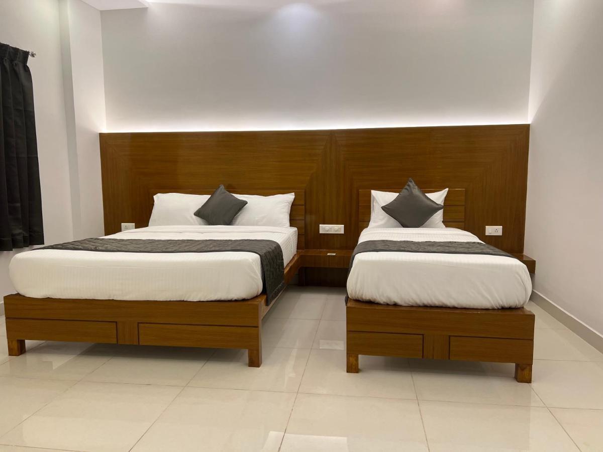 Le Hotel Host Tiruchirappalli Ngoại thất bức ảnh