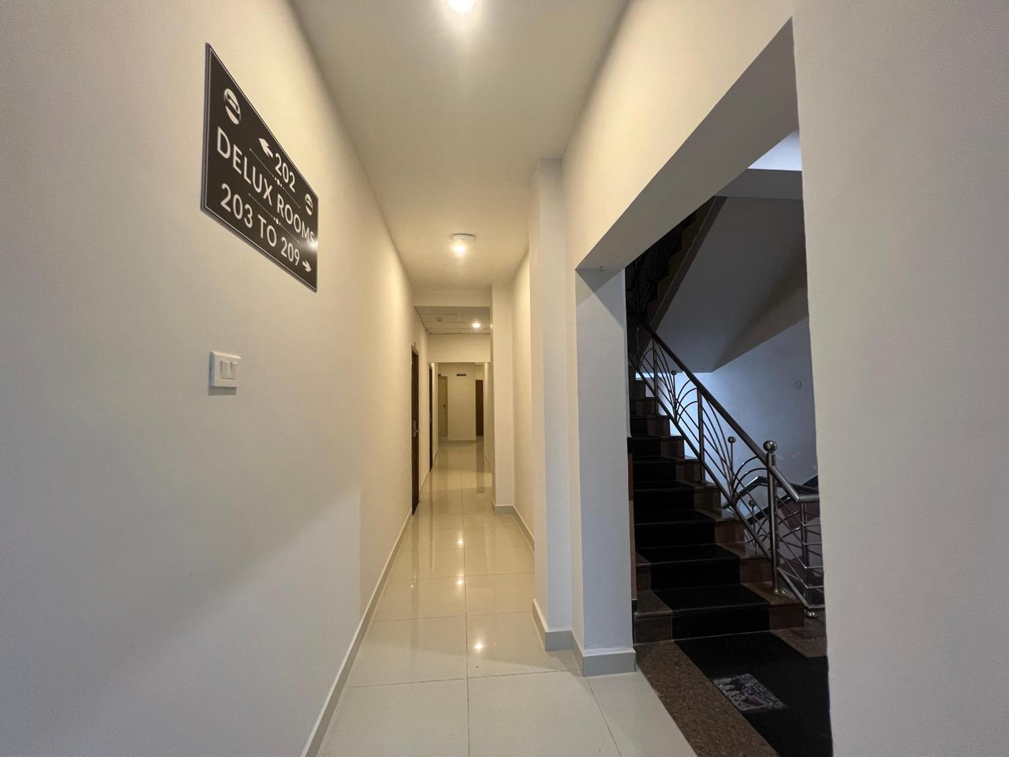 Le Hotel Host Tiruchirappalli Ngoại thất bức ảnh
