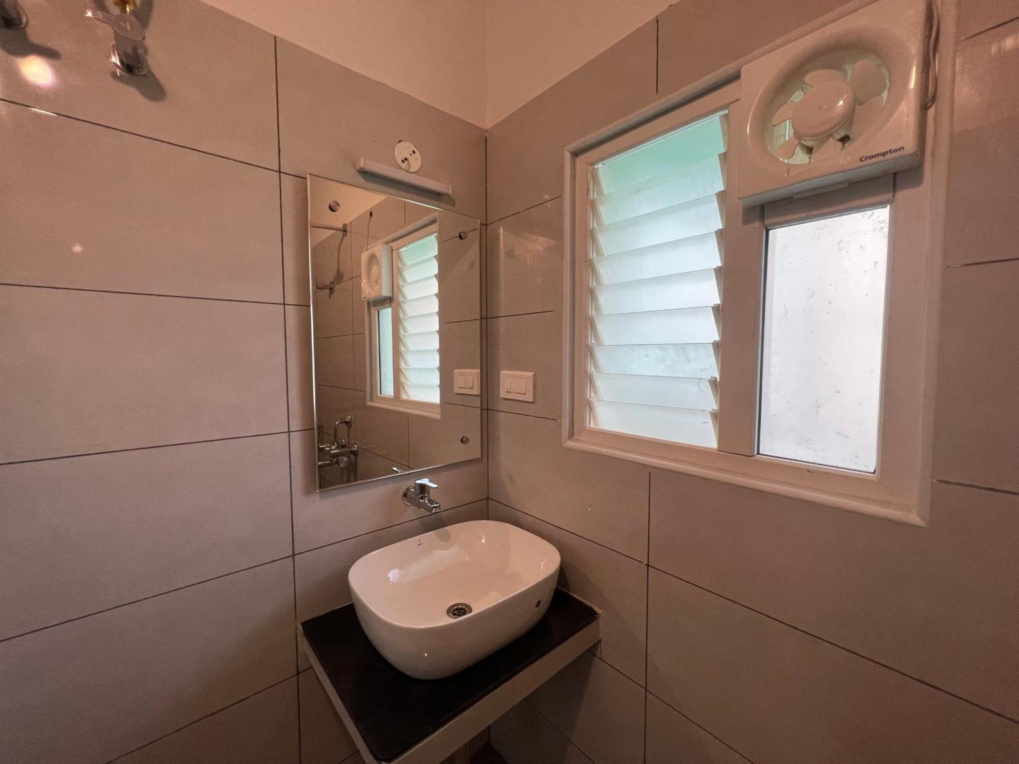 Le Hotel Host Tiruchirappalli Ngoại thất bức ảnh
