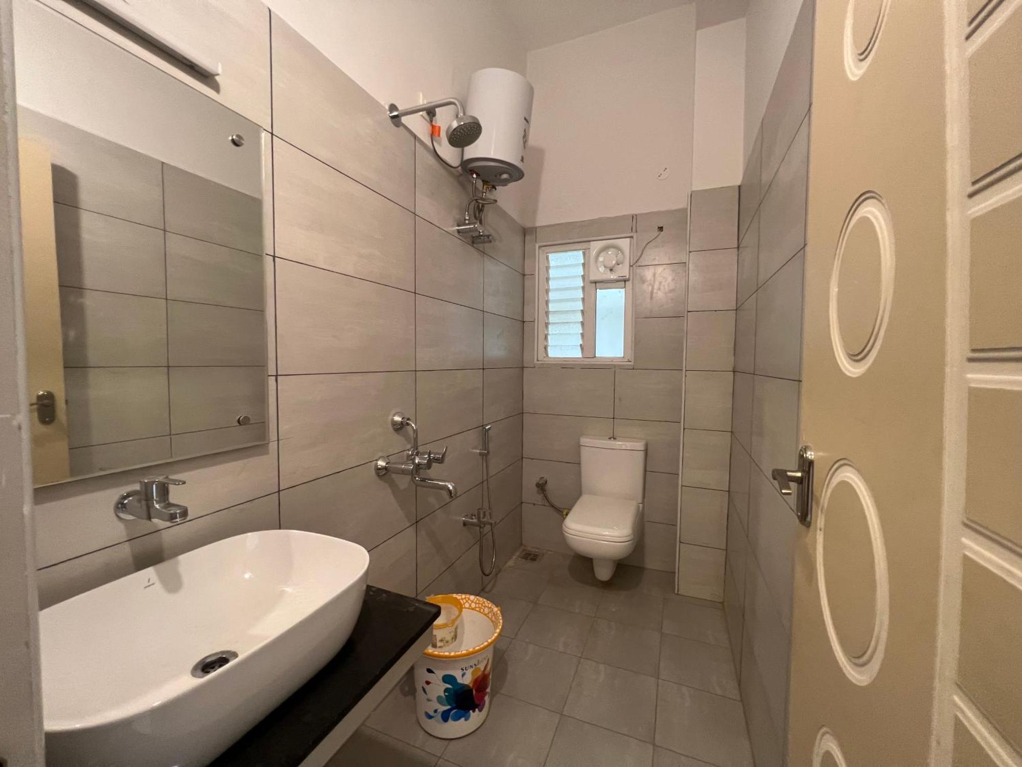 Le Hotel Host Tiruchirappalli Ngoại thất bức ảnh