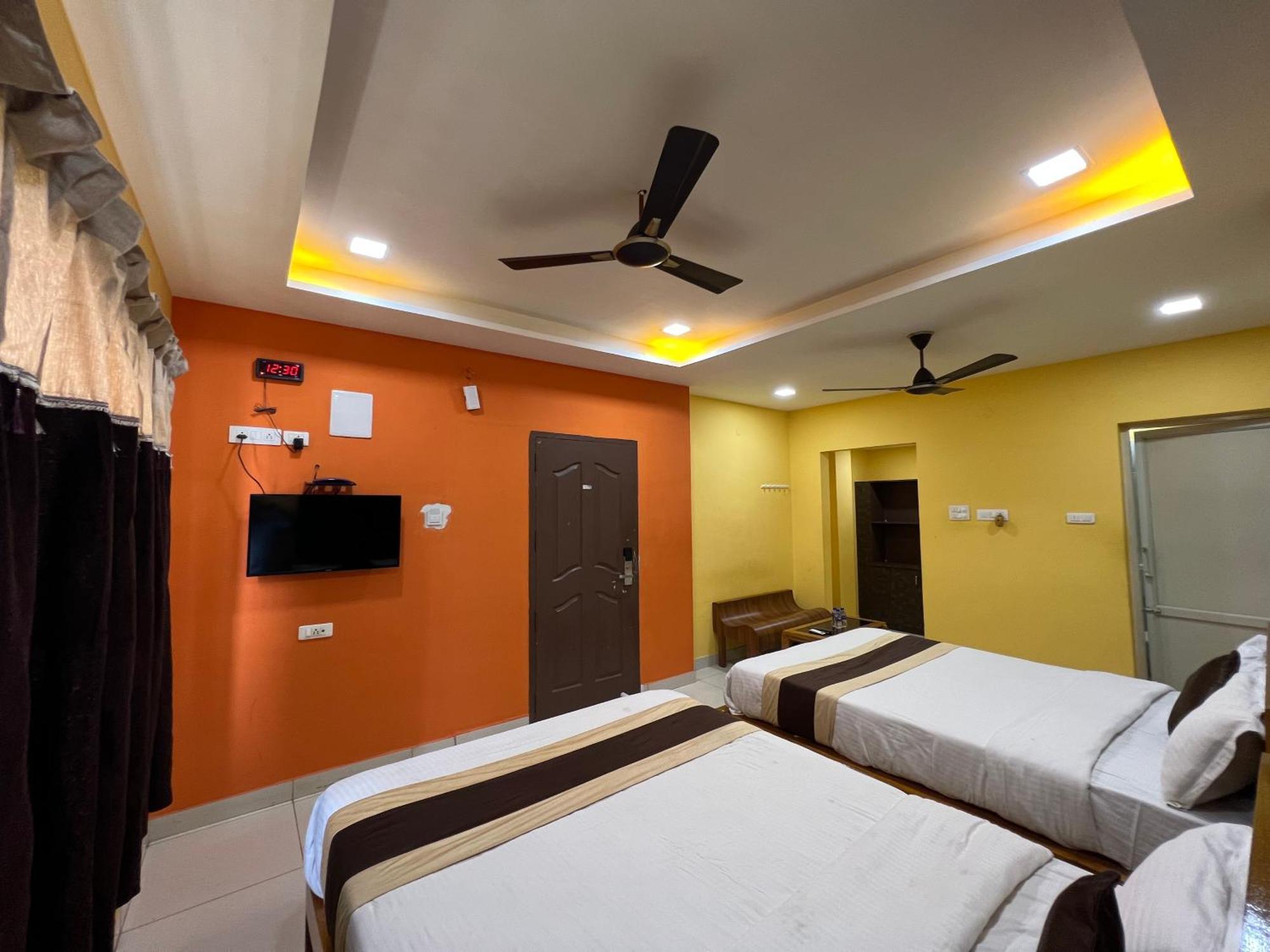 Le Hotel Host Tiruchirappalli Ngoại thất bức ảnh