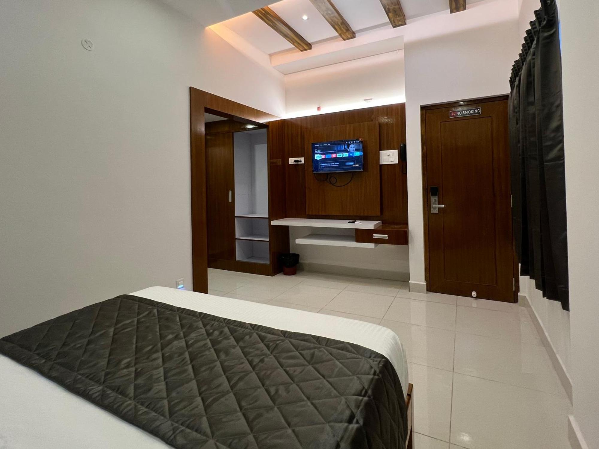 Le Hotel Host Tiruchirappalli Ngoại thất bức ảnh